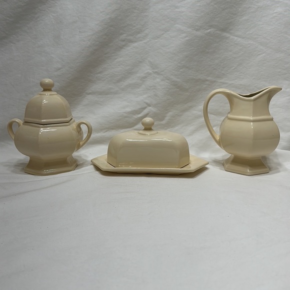 Sugar bowl, creamer & butter dish set - Picture 2 of 7